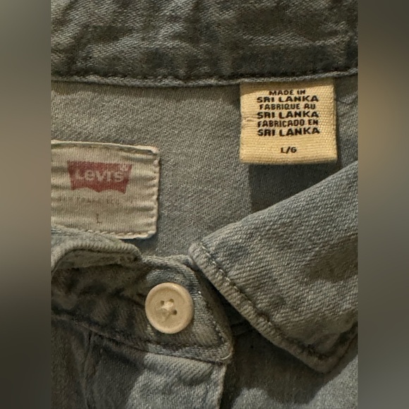 Levi’s vintage boxy, demin Jean shirt, blouse, button up size large - Picture 6 of 9